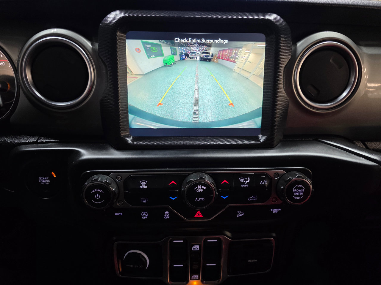 Used 2020 Jeep Wrangler Unlimited Sahara w/ Uconnect 4C Nav & Sound Group image 31