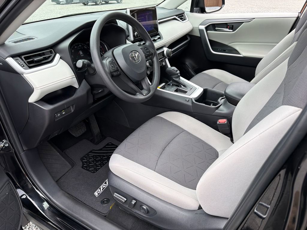 Used 2025 Toyota RAV4 XLE FWD image 2