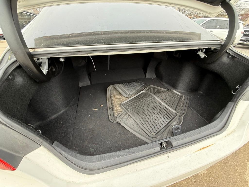 Used 2018 Toyota Camry SE image 25
