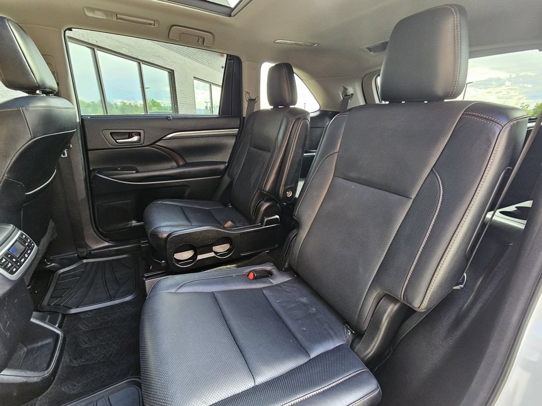 Used 2018 Toyota Highlander Limited Platinum w/ Carpet Mat Package (TMS) AWD/4WD image 18
