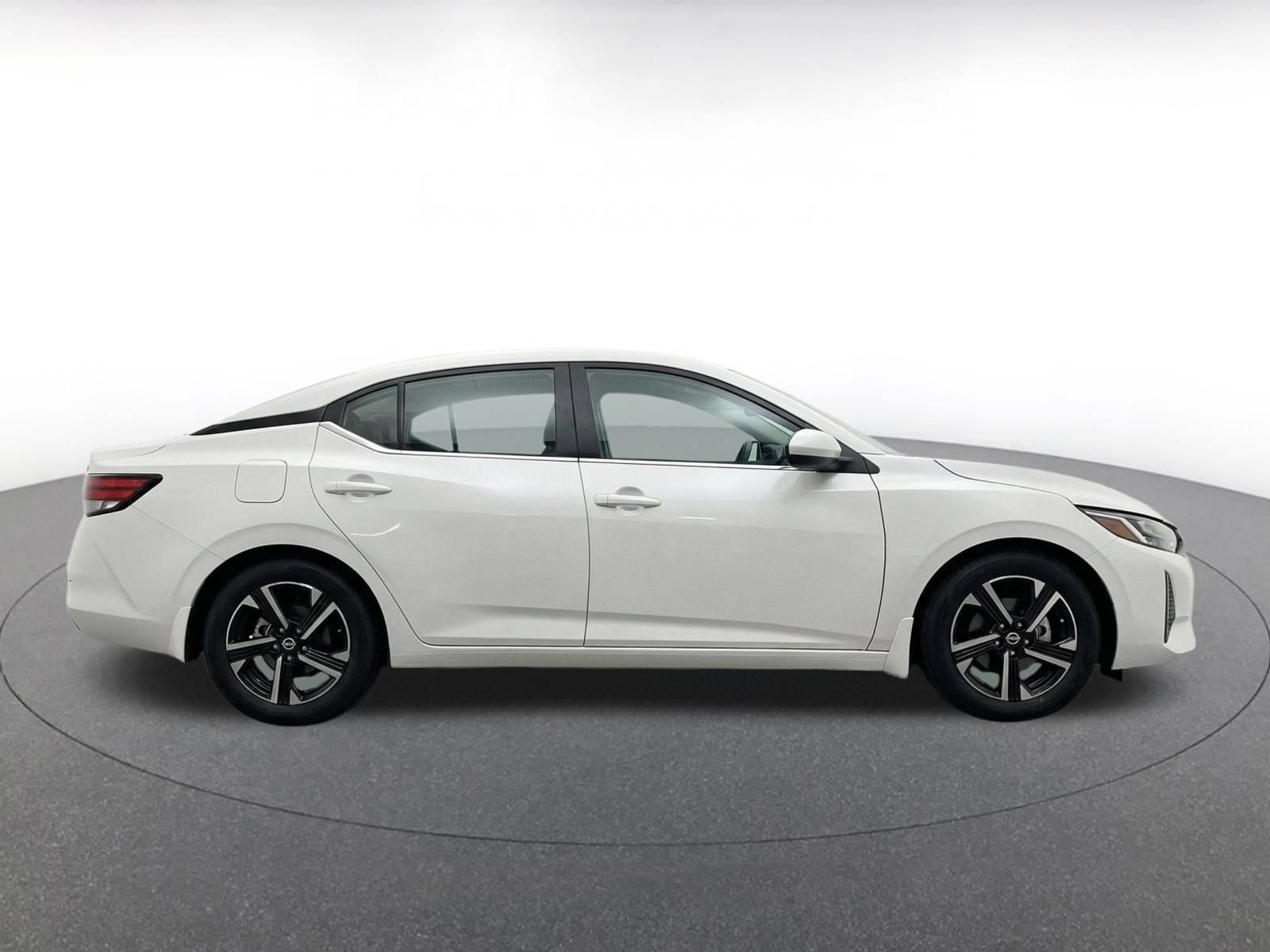 Used 2025 Nissan Sentra SV FWD image 10