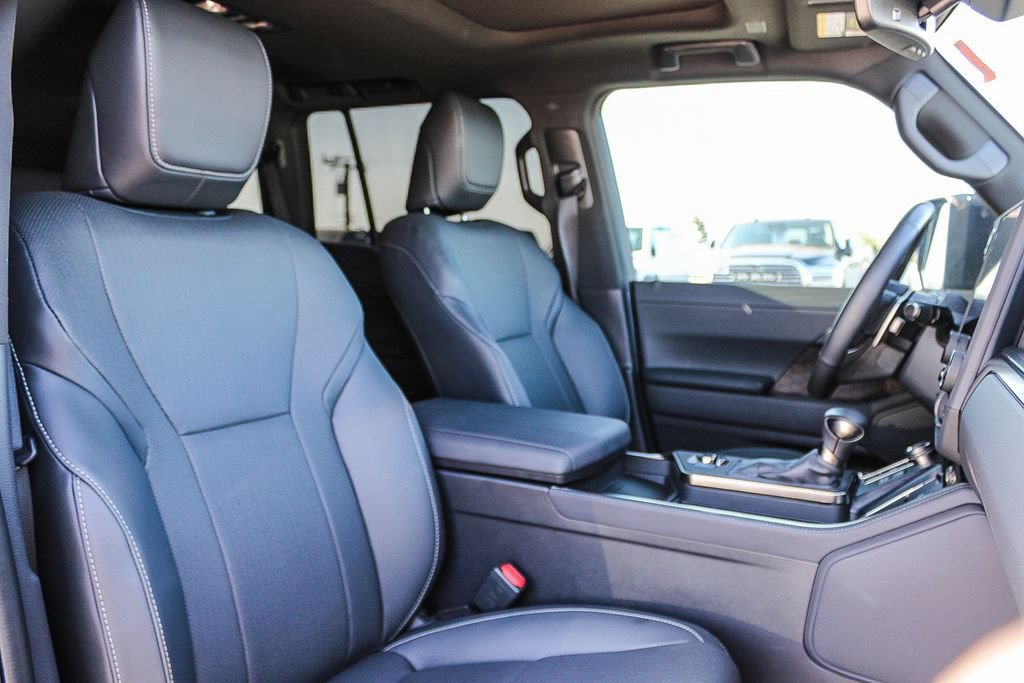 Used 2025 Lexus GX 550 w/ Cold Area Package AWD/4WD image 17