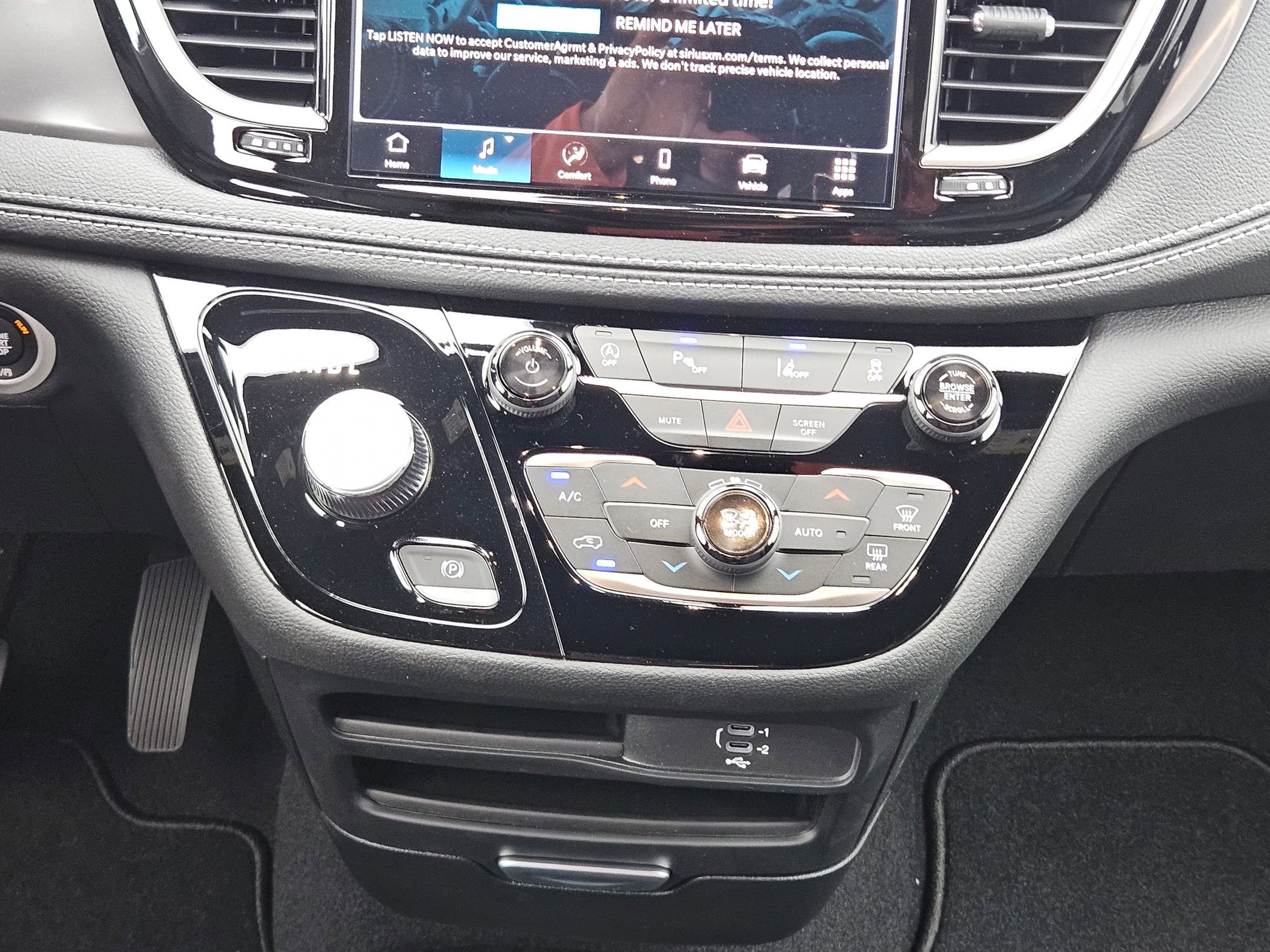 New 2026 Chrysler Pacifica Select image 17