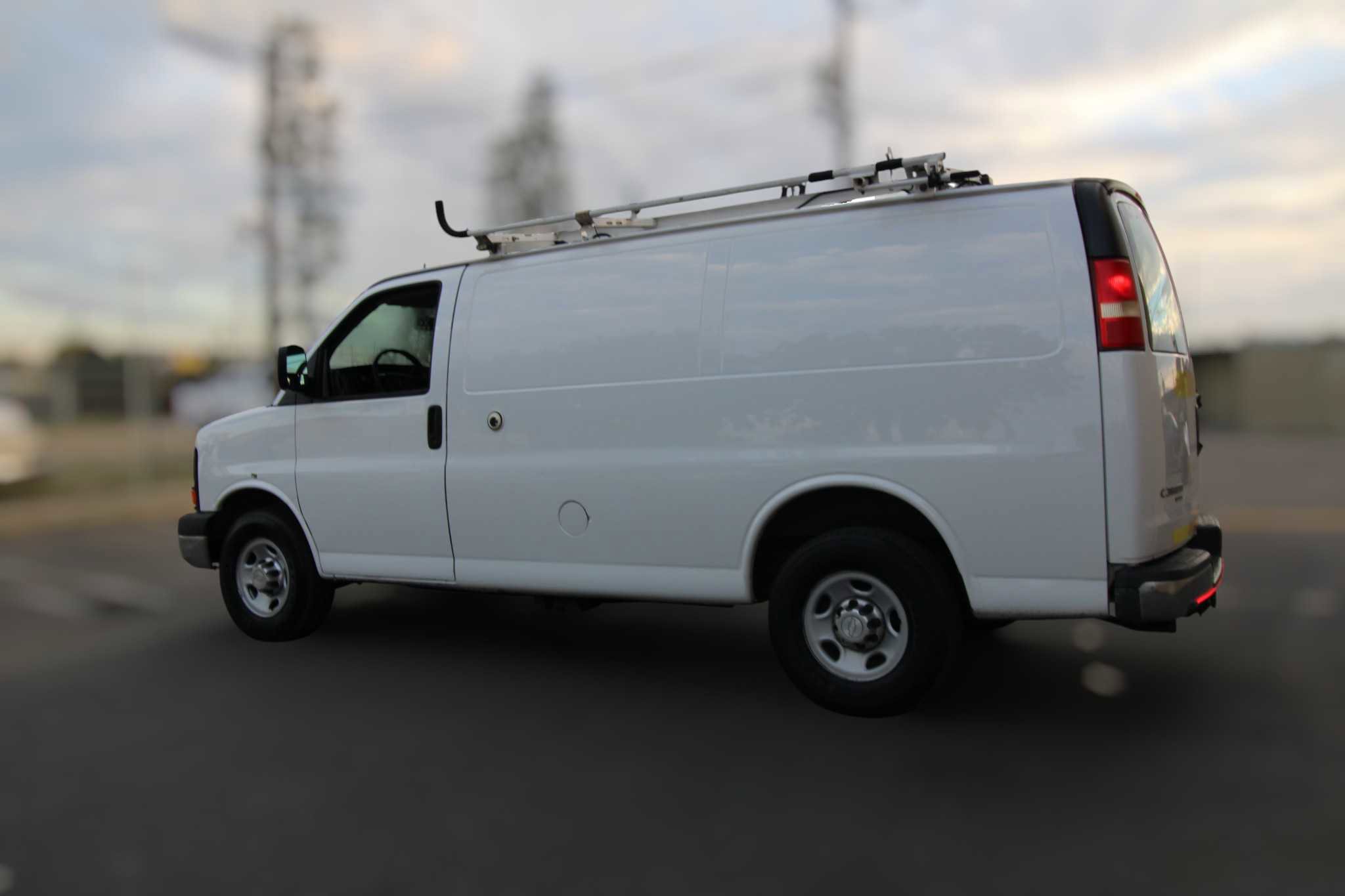 Used 2014 Chevrolet Express 2500 image 2