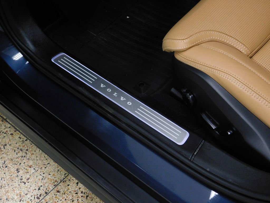 Used 2026 Volvo V90 B6 Cross Country Ultra image 28