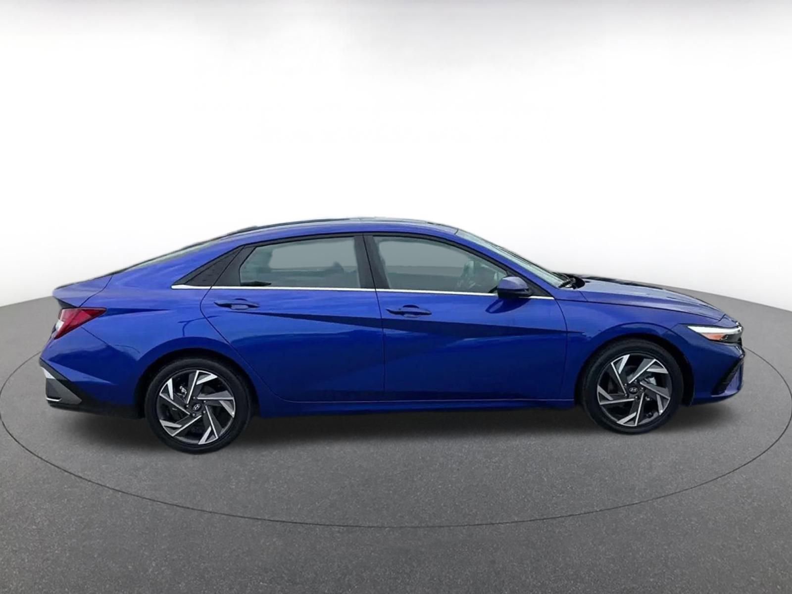 Used 2025 Hyundai Elantra SEL image 16