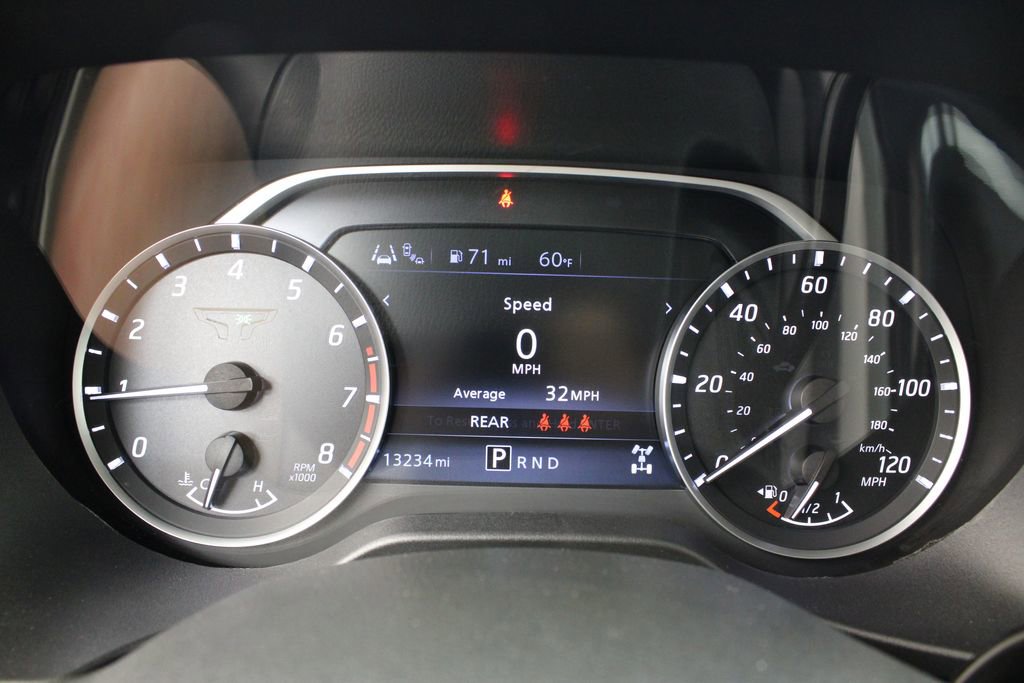 Used 2024 Nissan Titan SV w/ SV Convenience Package image 10