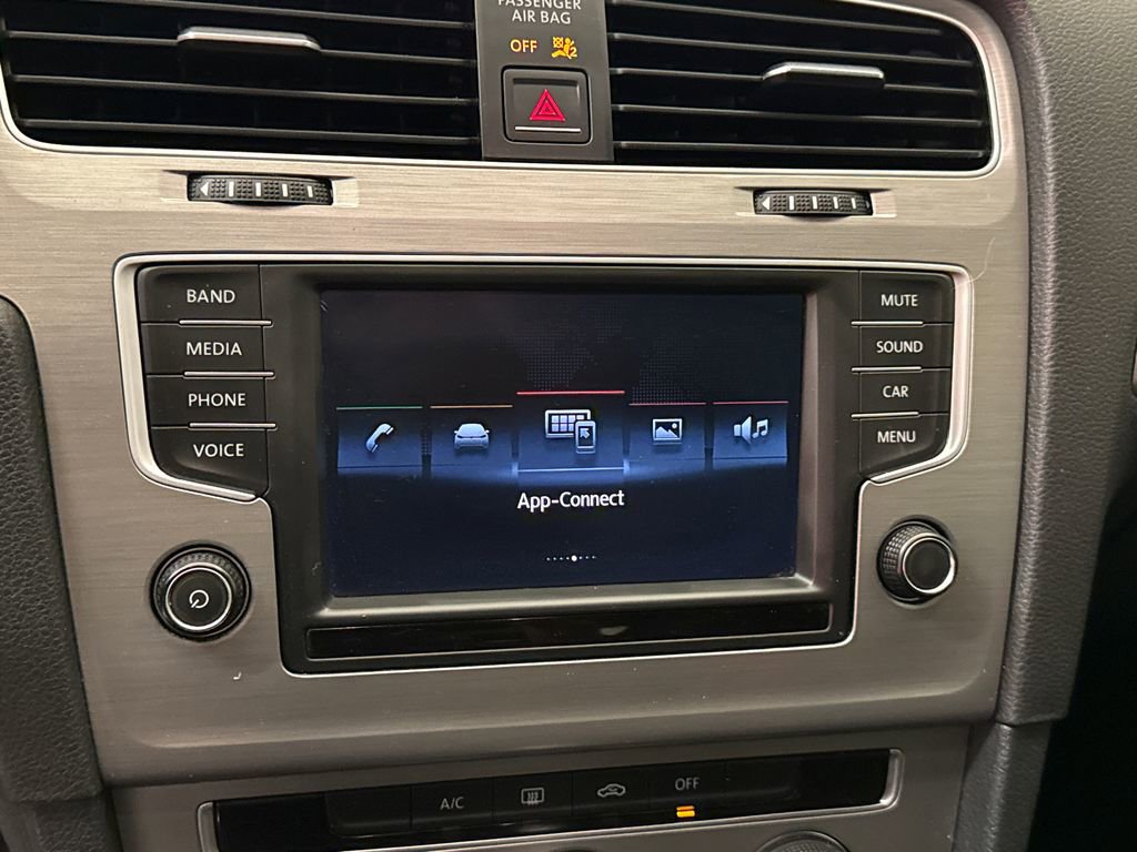 Used 2016 Volkswagen Golf S image 22