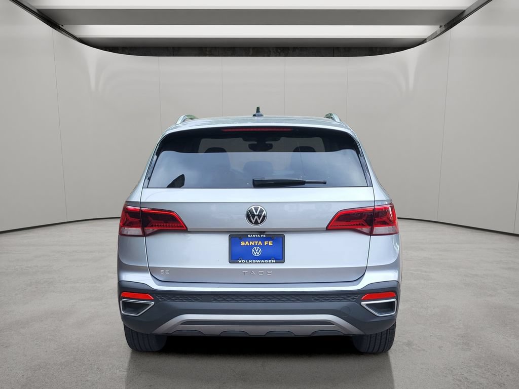 Used 2023 Volkswagen Taos SE w/ Panoramic Sunroof Package FWD image 2