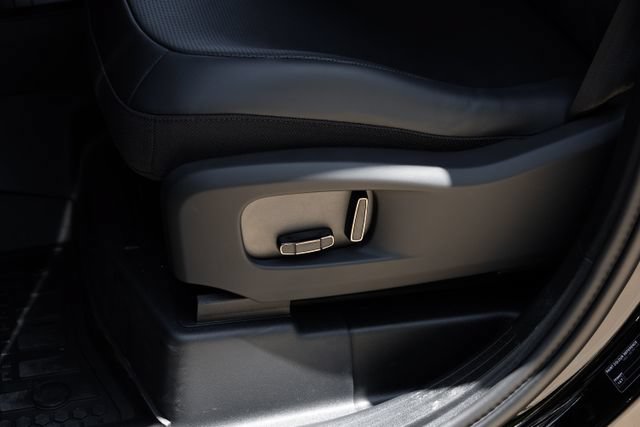 New 2026 Land Rover Defender 110 OCTA AWD/4WD image 46