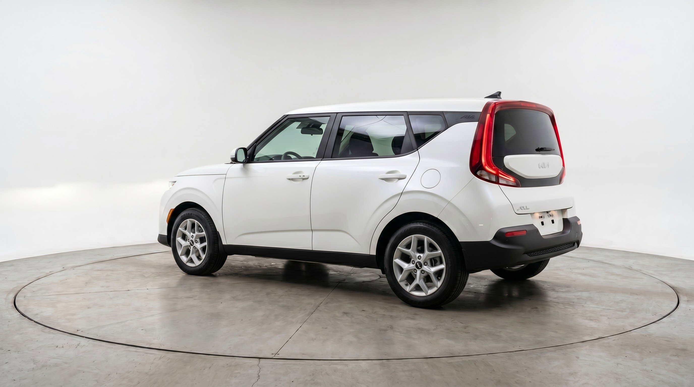 Used 2025 Kia Soul LX w/ LX Technology Package FWD image 6