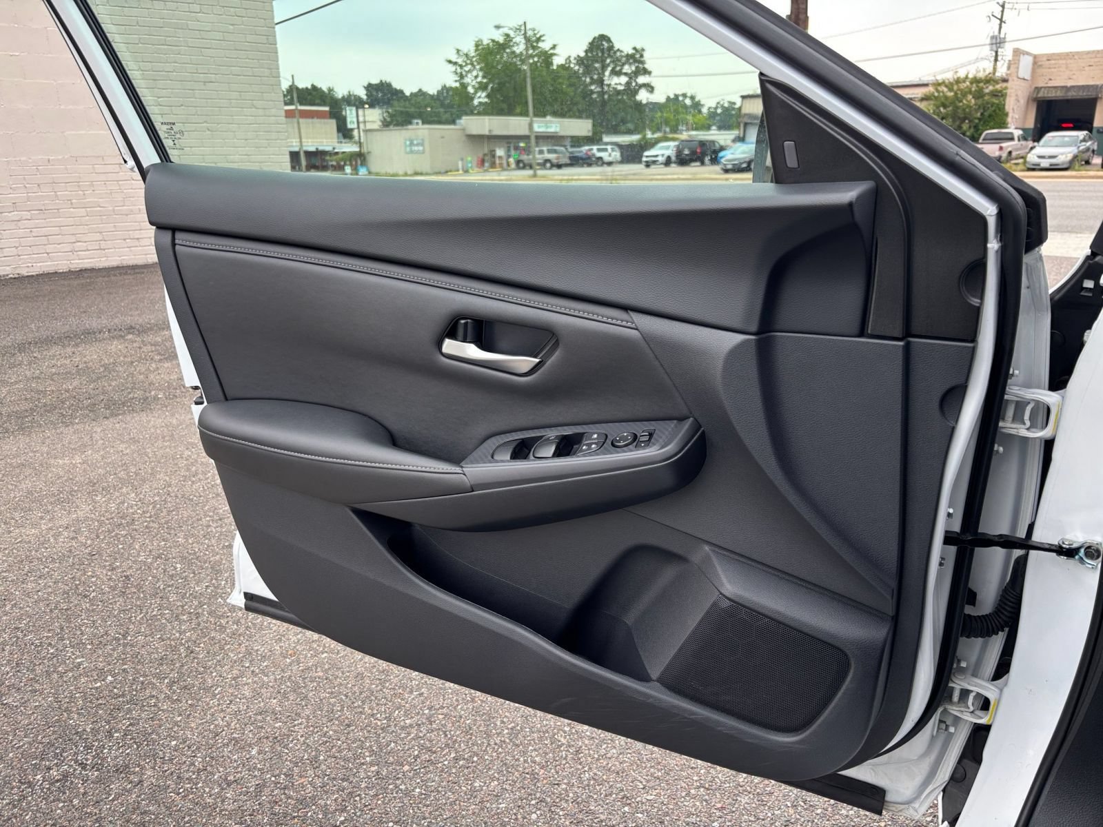 Used 2025 Nissan Sentra SV FWD image 15