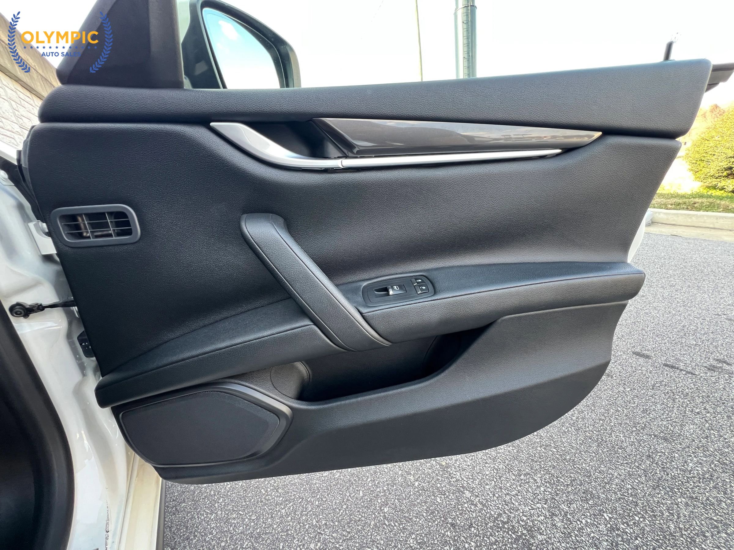 Used 2016 Maserati Ghibli image 40