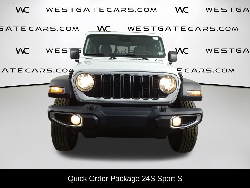 Used 2025 Jeep Gladiator Sport image 2