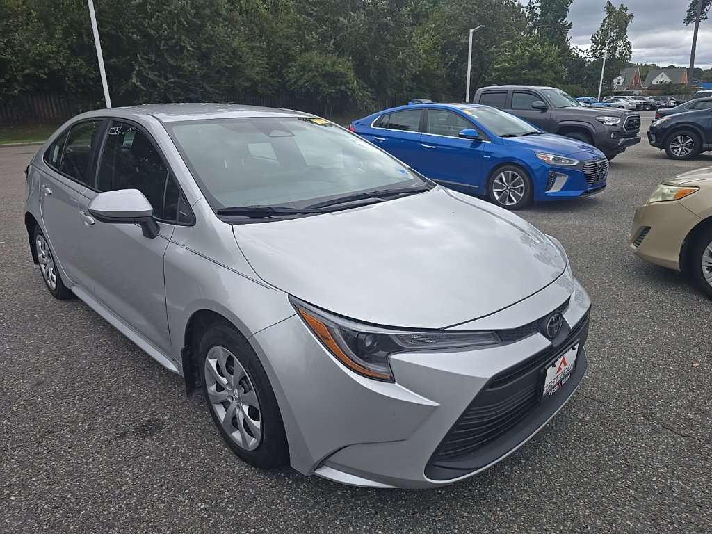 Used 2025 Toyota Corolla LE FWD image 3