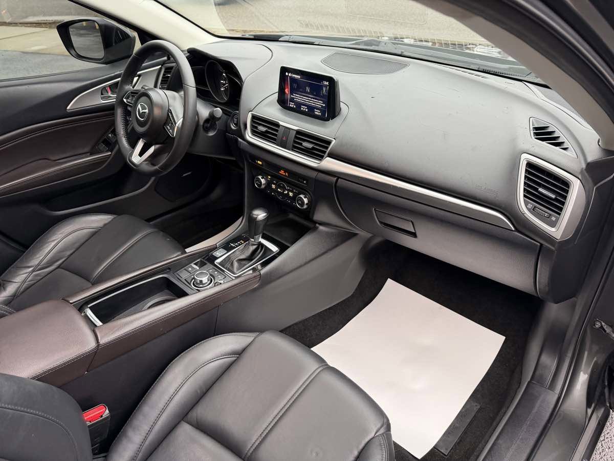 Used 2018 MAZDA MAZDA3 Touring image 19