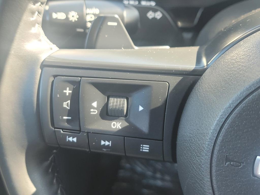 Used 2024 Nissan Pathfinder SV AWD/4WD image 26
