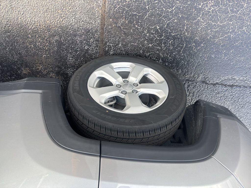 Used 2022 Jeep Compass Latitude image 9