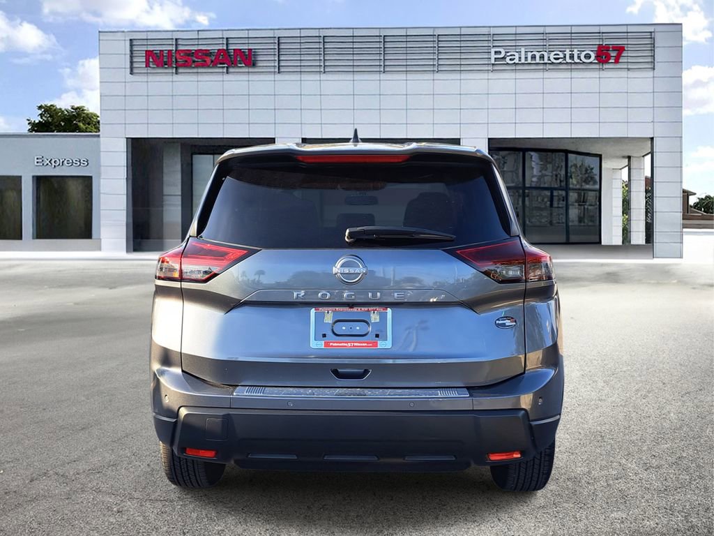Used 2025 Nissan Rogue S image 5