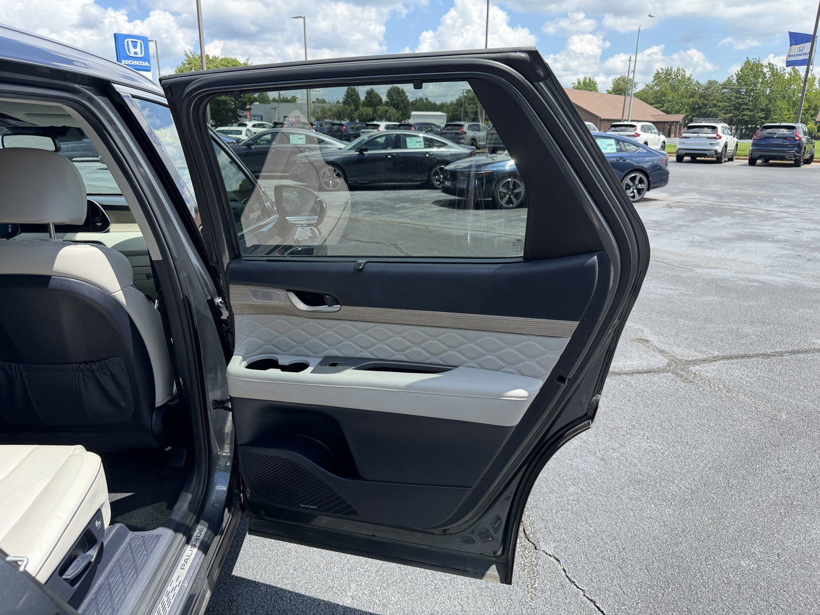 Used 2022 Hyundai Palisade Calligraphy FWD image 17