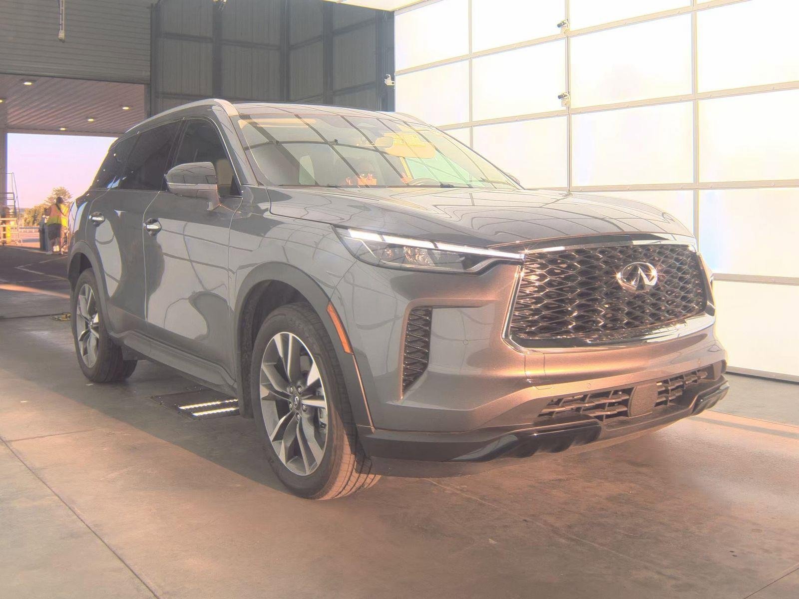 Certified 2025 INFINITI QX60 Luxe image 4