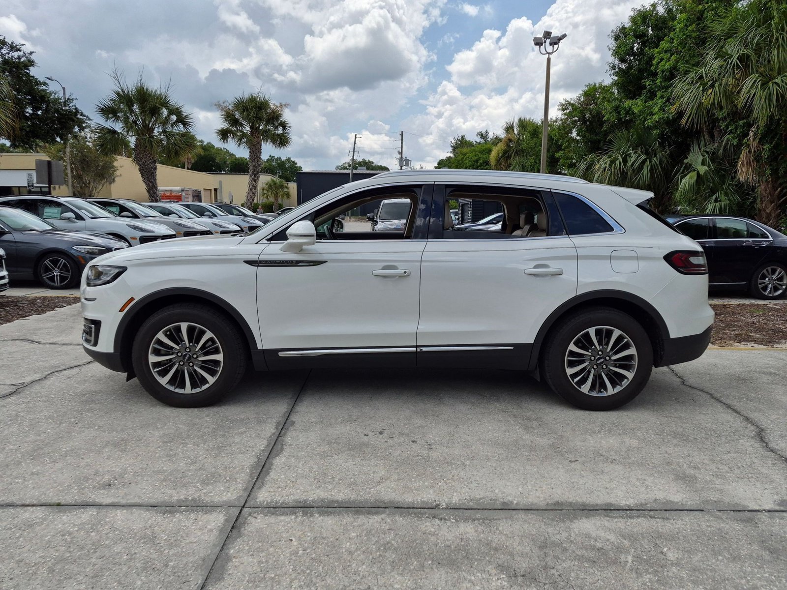 Used 2020 Lincoln Nautilus FWD w/ Equipment Group 101A image 2
