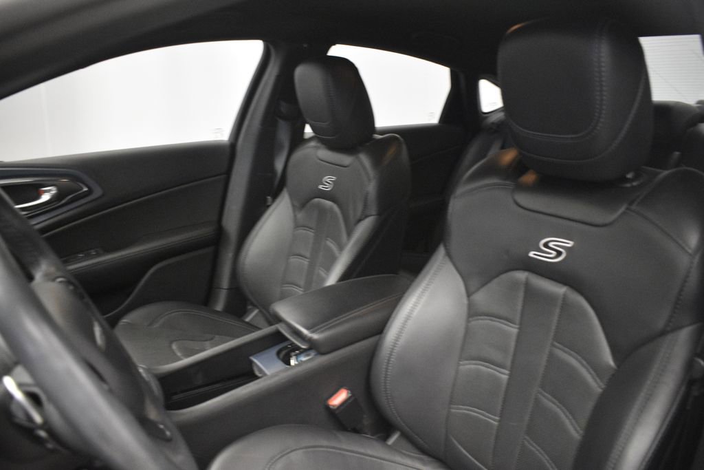 Used 2015 Chrysler 200 S w/ Navigation & Sound Group I image 31