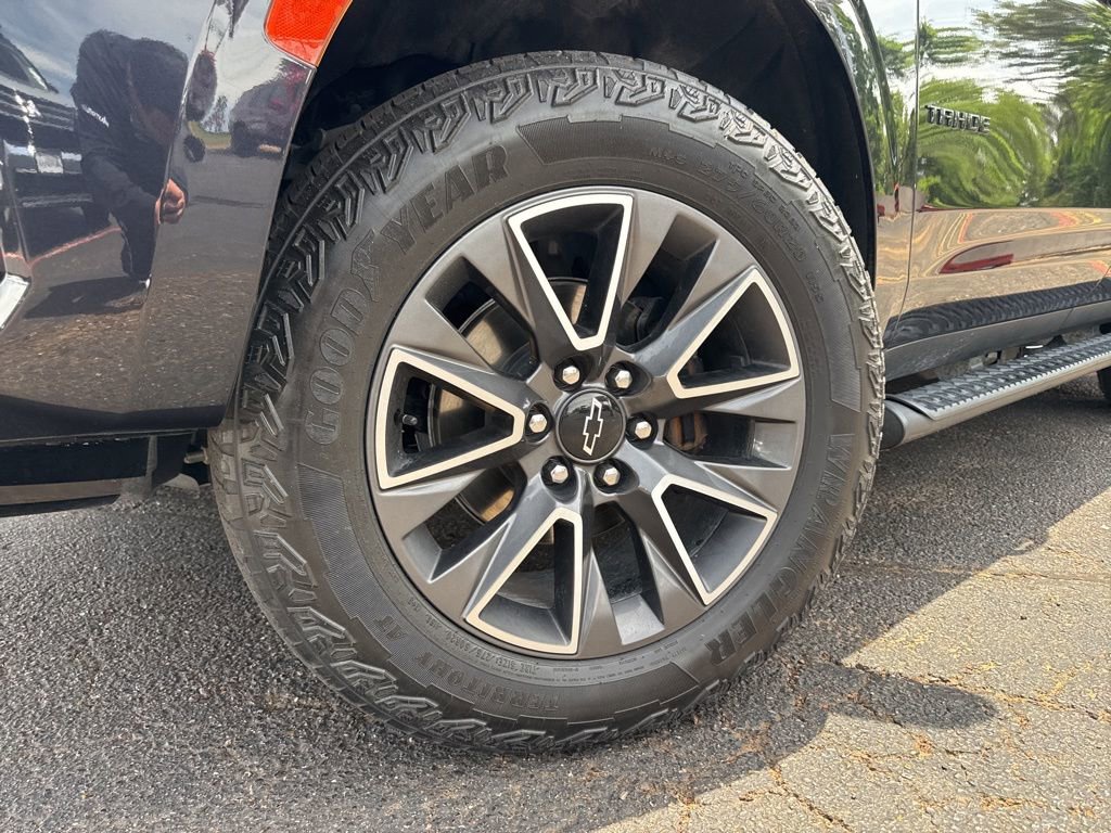 Used 2023 Chevrolet Tahoe Z71 w/ Luxury Package image 2