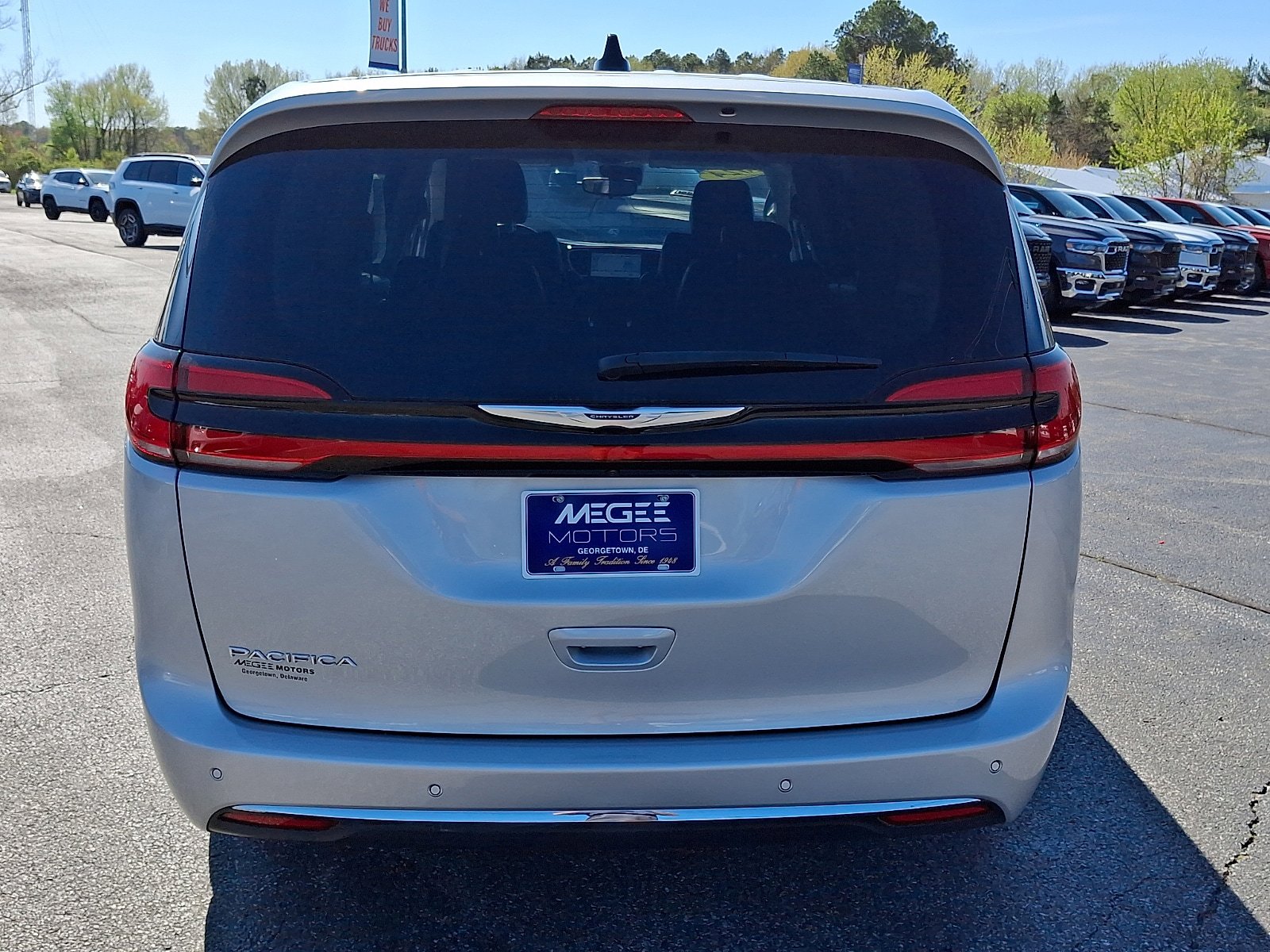 Certified 2024 Chrysler Pacifica Touring-L image 5