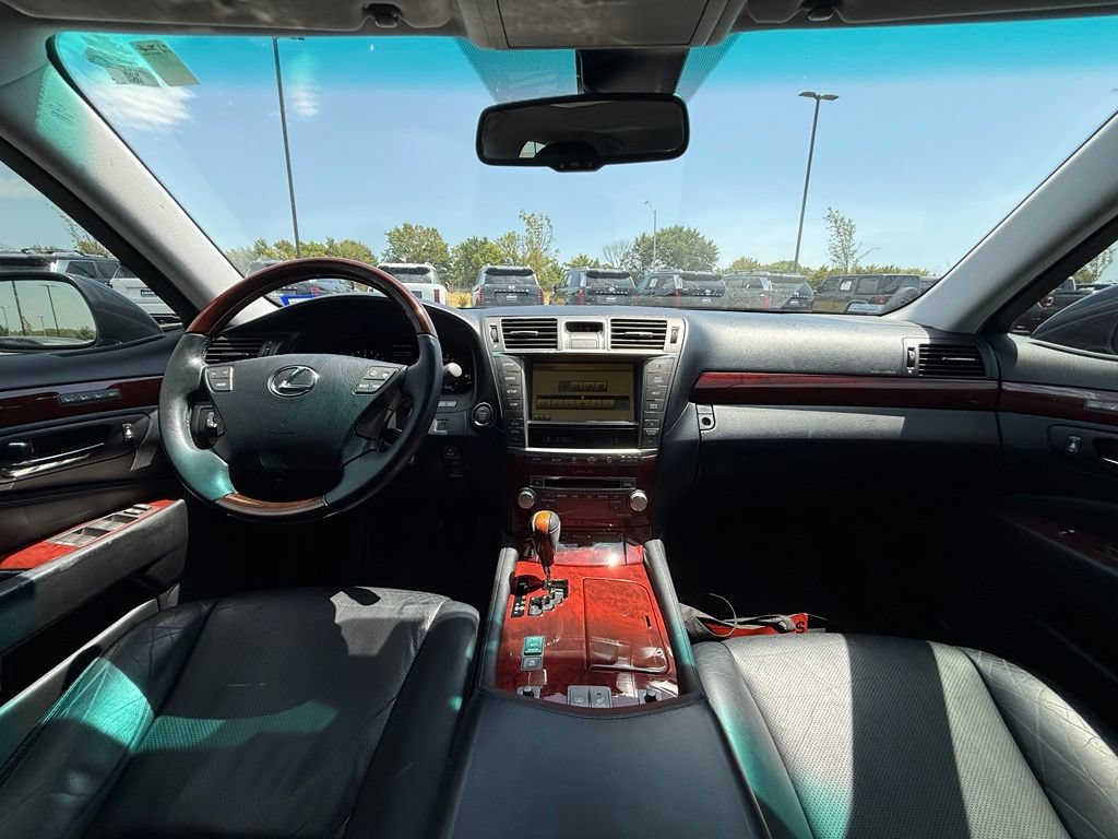 Used 2010 Lexus LS 460 w/ Comfort Pkg RWD image 28