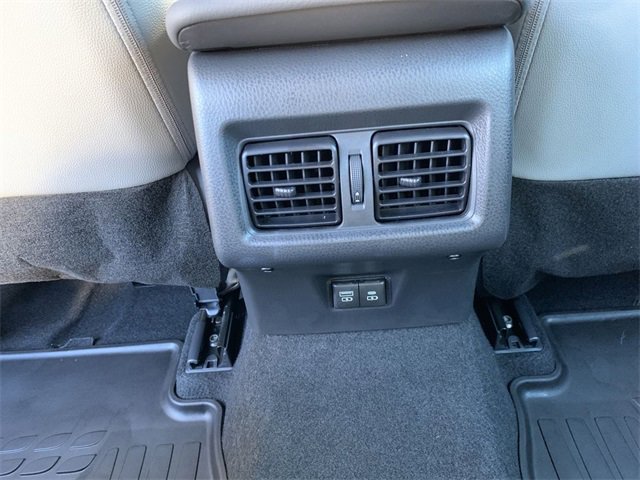 Used 2025 Toyota Camry SE image 31