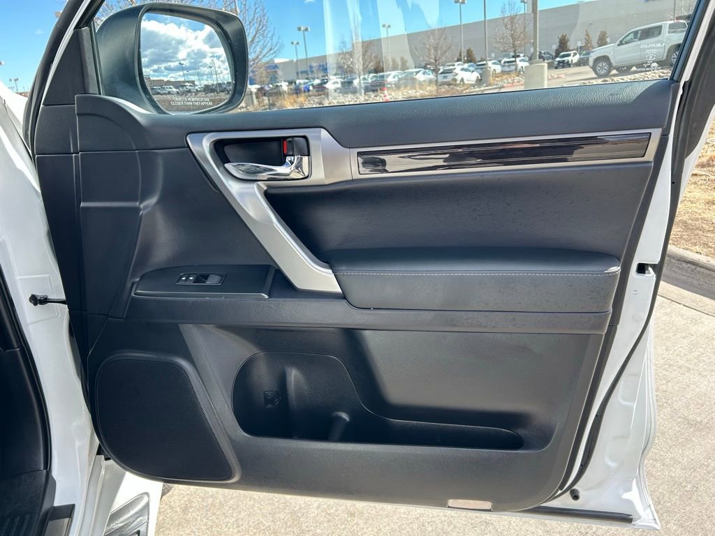 Used 2023 Lexus GX 460 Premium w/ Premium Package image 29