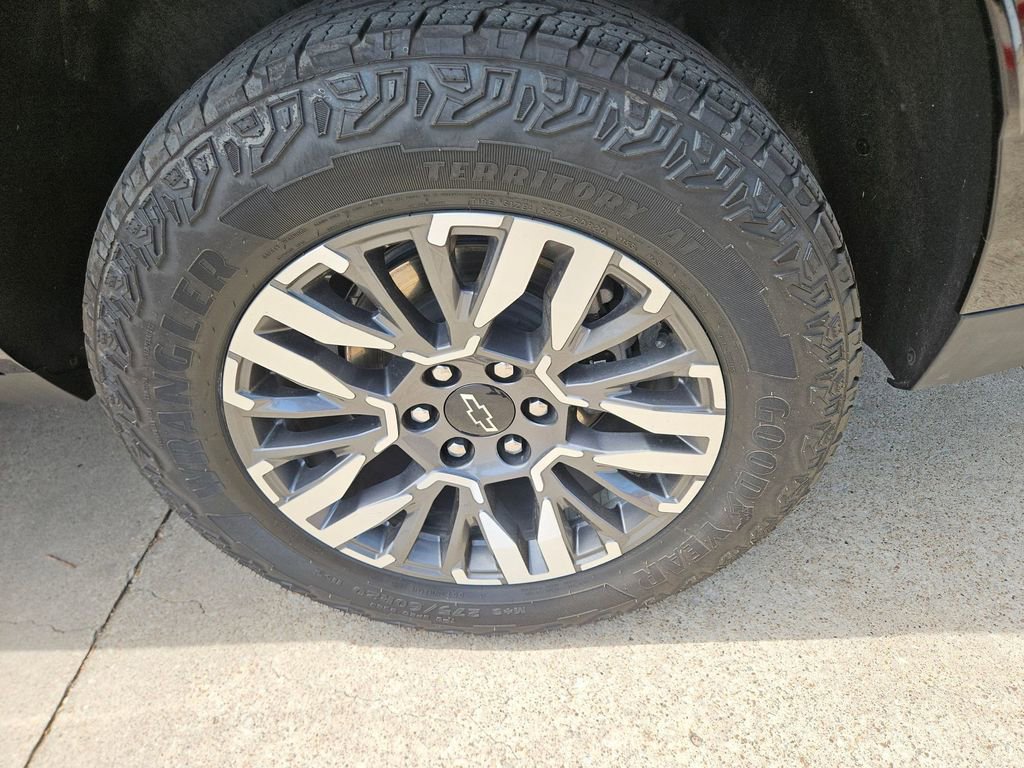 Used 2025 Chevrolet Tahoe Z71 image 25