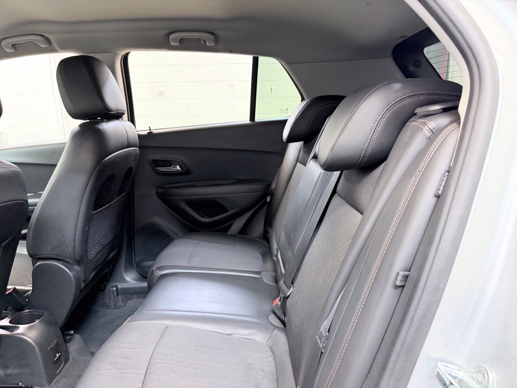Used 2020 Chevrolet Trax LT w/ LT Convenience Package FWD image 16