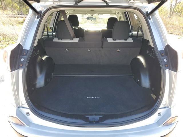 Used 2016 Toyota RAV4 XLE AWD/4WD image 8