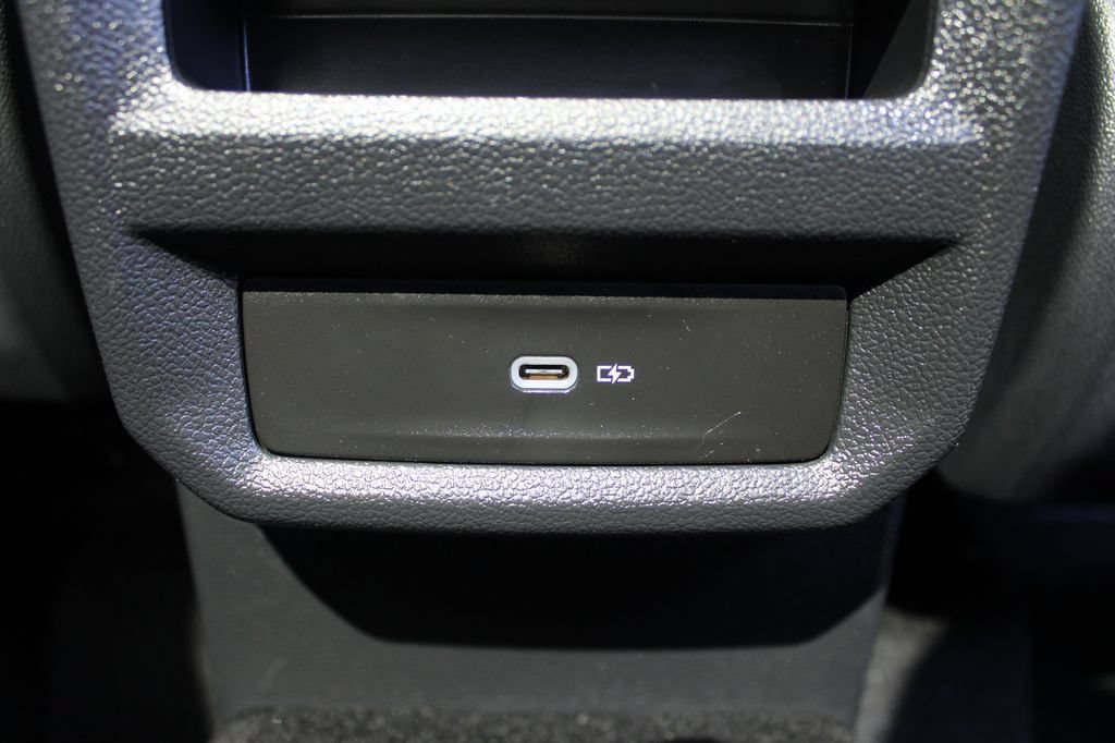 Used 2025 Volkswagen Taos SE AWD/4WD image 15