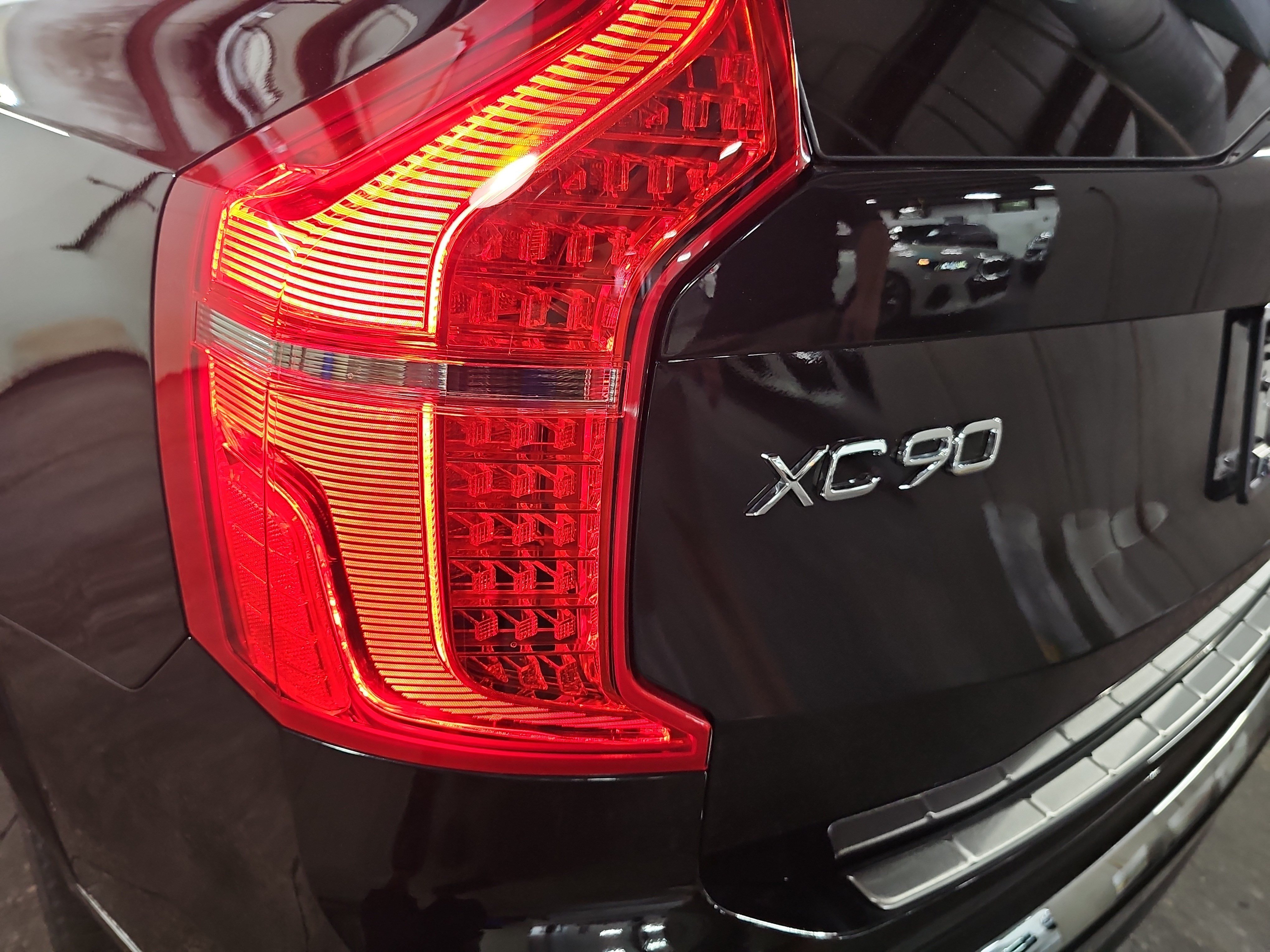 Used 2025 Volvo XC90 B6 Plus w/ Protection Package Premier AWD/4WD image 33