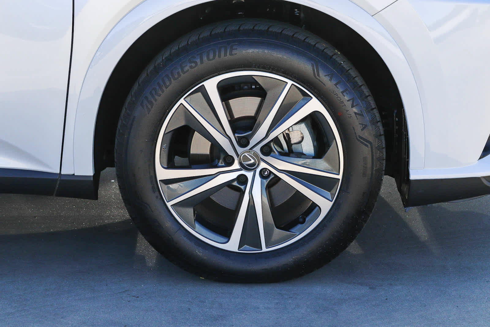 Certified 2025 Lexus RX 350 Premium w/ Accessory Package (Z1) FWD image 9