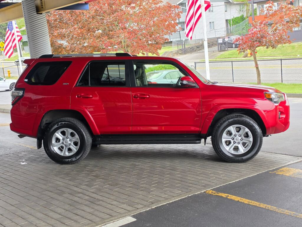 Used 2024 Toyota 4Runner SR5 Premium w/ Moonroof Package AWD/4WD image 4