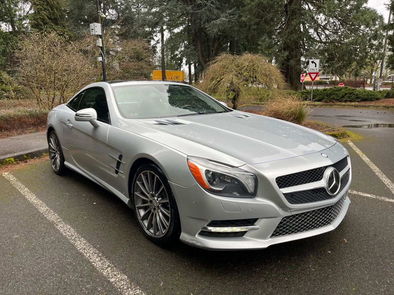 Used 2013 Mercedes-Benz SL 550 w/ Premium Pkg image 2