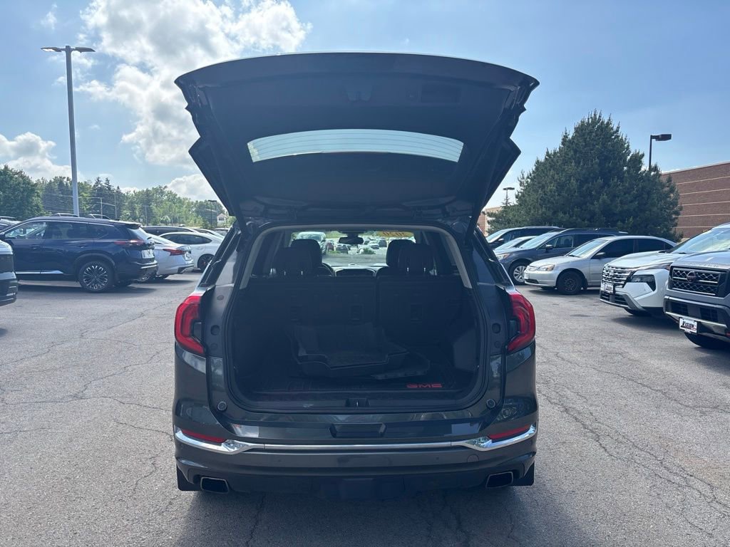 Used 2020 GMC Terrain Denali w/ Denali Premium Package AWD/4WD image 7