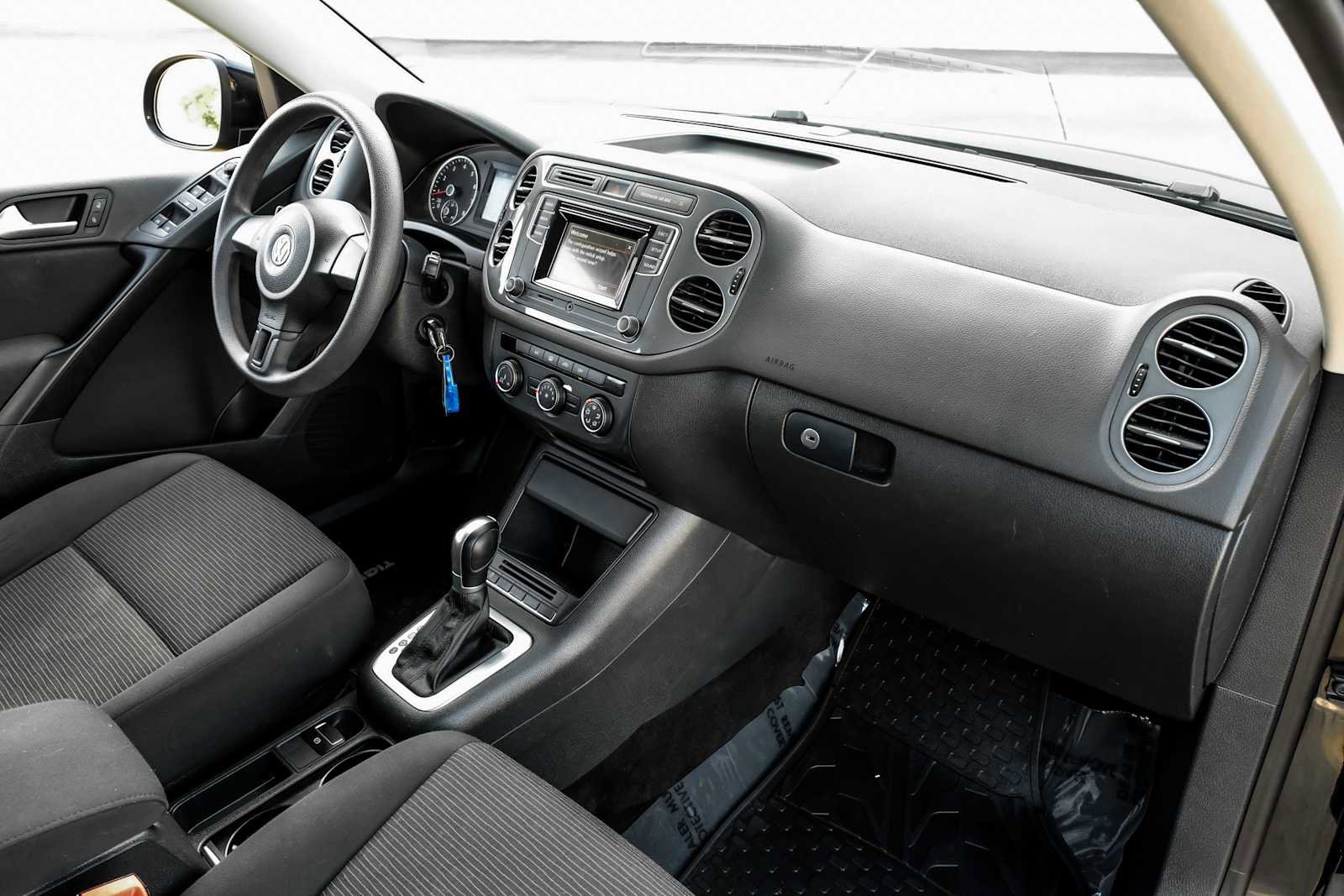 Used 2017 Volkswagen Tiguan S image 13