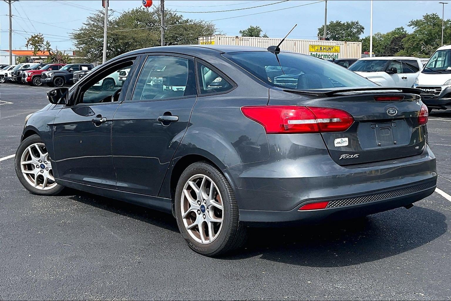 Used 2015 Ford Focus SE w/ Equipment Group 201A FWD image 6