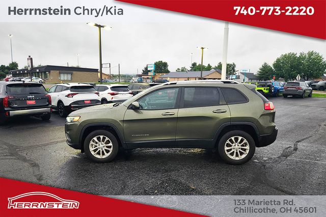 Used 2021 Jeep Cherokee Latitude w/ Mopar Interior Package AWD/4WD image 4