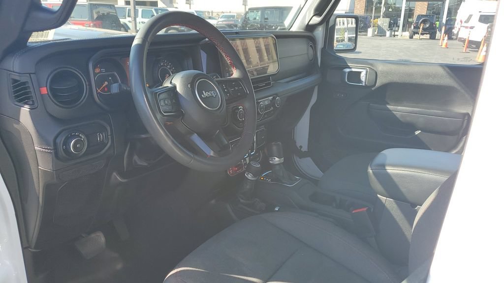 Used 2024 Jeep Wrangler Unlimited Rubicon AWD/4WD image 18