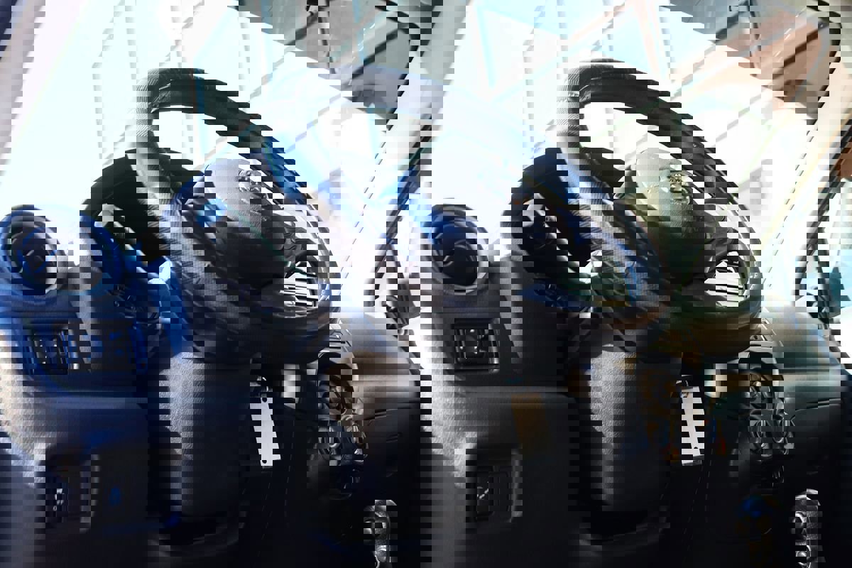 Used 2012 Nissan Versa SV image 40