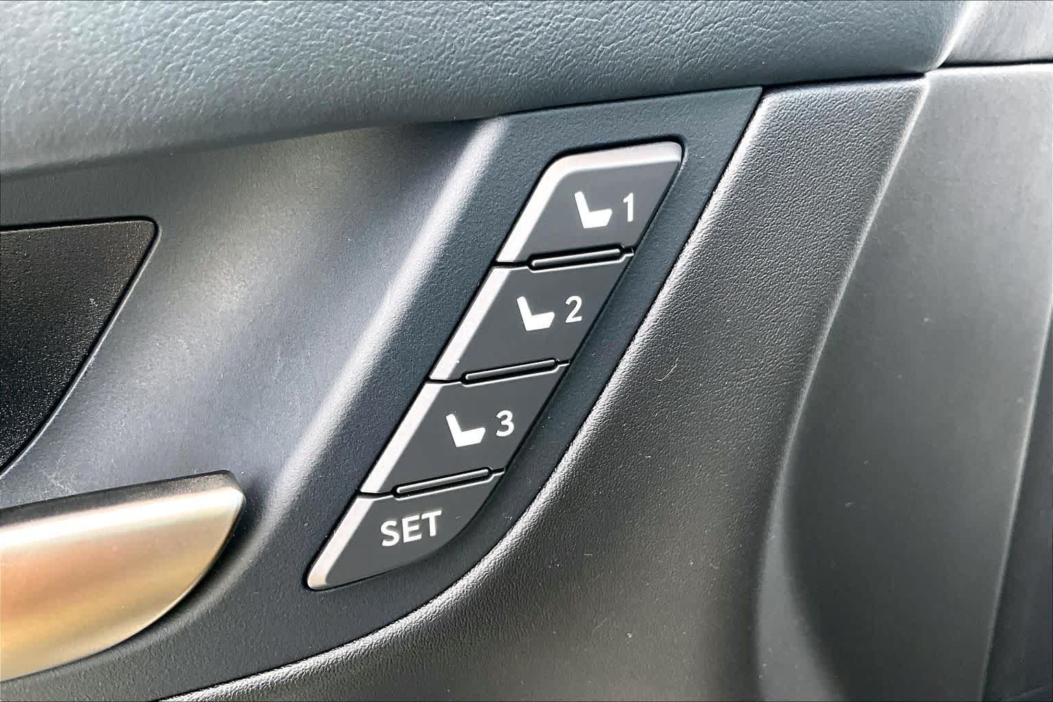 Used 2017 Lexus LX 570 4WD image 33