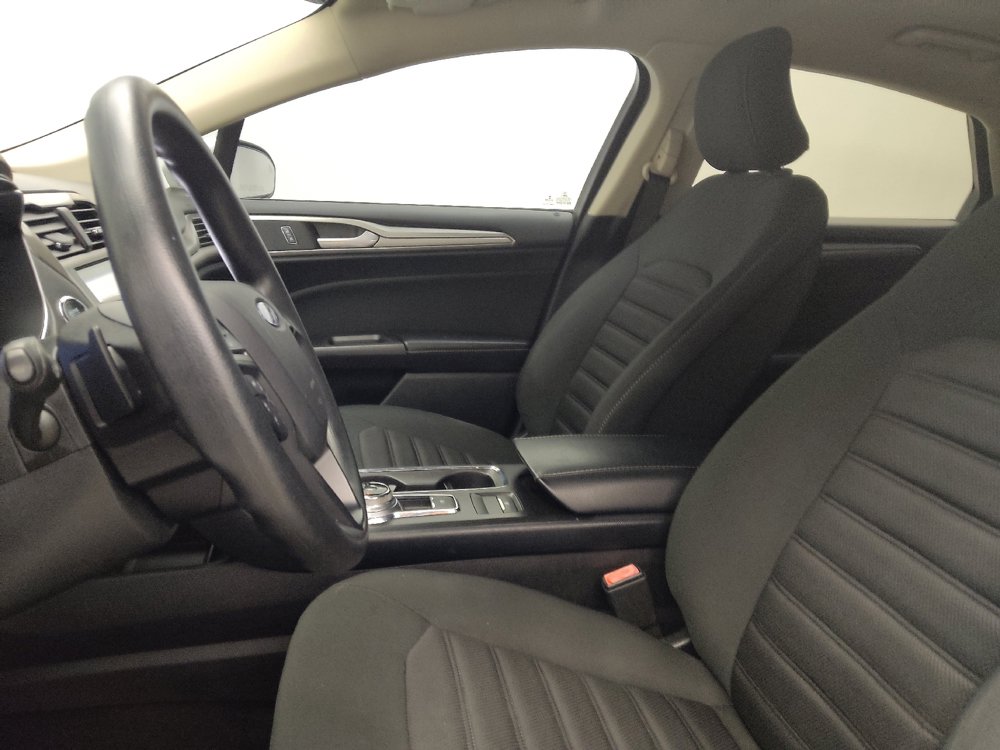 Used 2019 Ford Fusion SE FWD image 17