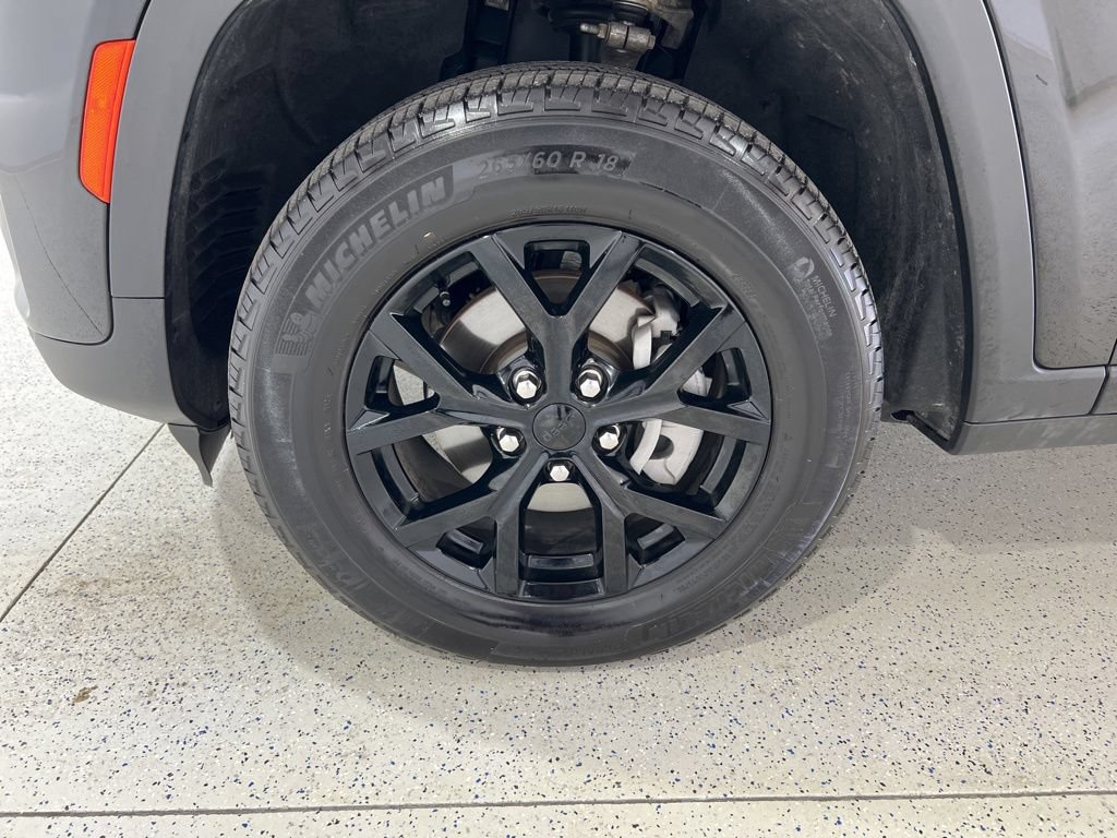 Used 2025 Jeep Grand Cherokee Altitude AWD/4WD image 29