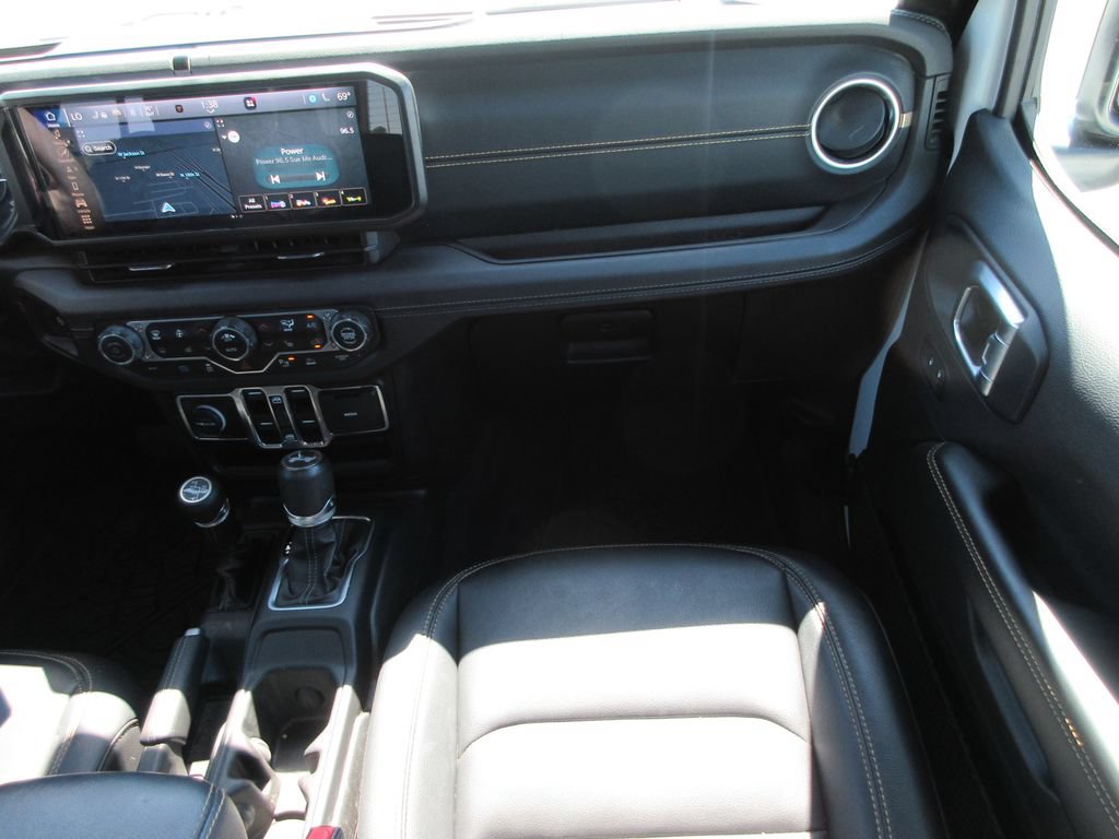 Used 2024 Jeep Wrangler Unlimited Sahara w/ Technology Group AWD/4WD image 18
